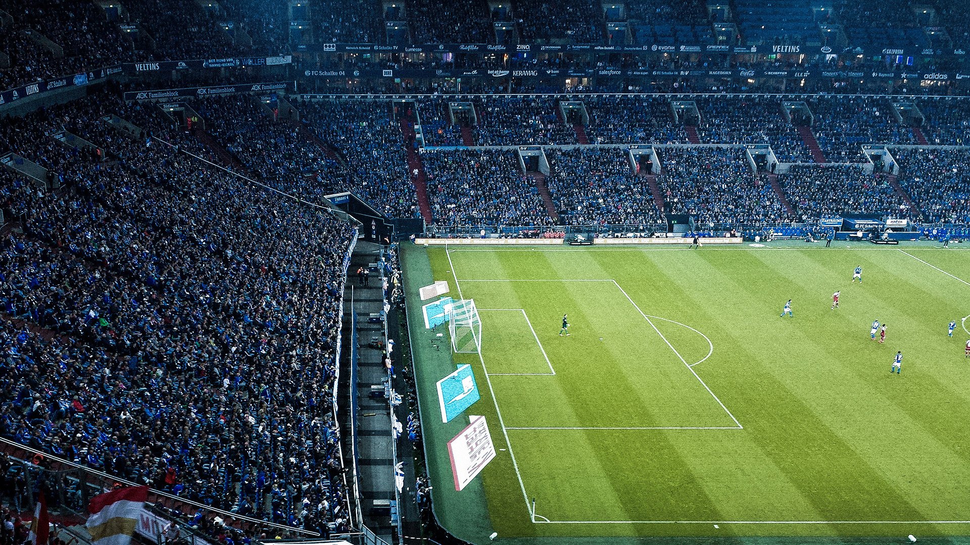 米兰体育联赛-_夜色彩跑：在灯光中点亮运动热情_，色彩夜景