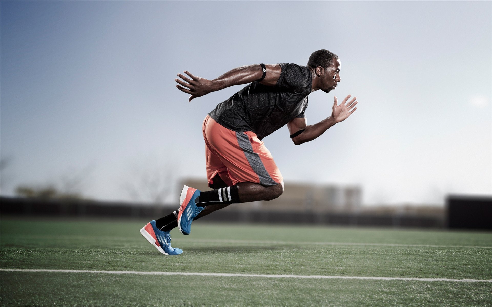 米兰体育足球-青少年“励志成长”系列公益讲座在天津成功举办，弘扬拼搏精神